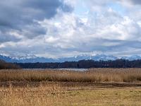 Ausblick zu verschneiten Gipfeln am Chiemseeufer Rückweg